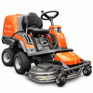 Husqvarna RC 320Ts AWD + Rezna glava CombiClip® 112 na beloj pozadini