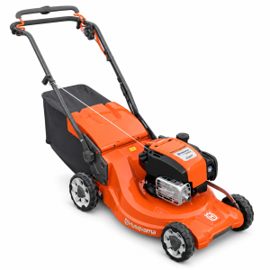 Husqvarna LC 347V na beloj pozadini